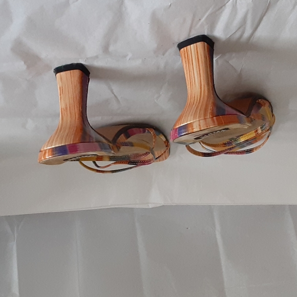 Stuart weitzman shoes, size 7 1/2, multicolored. - Picture 3 of 5